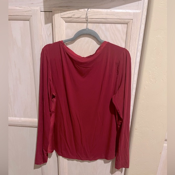 3/$30| 🌸 WHBM Woven Front Long Sleeve Tee - Picture 2 of 4